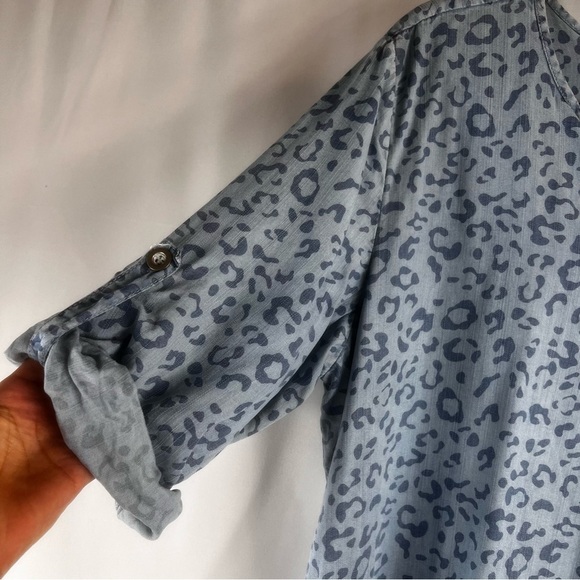 Philosophy Womans Tunic Flowy Roll Tab SIve Blue V Neck Denim Lepord Print XL - Picture 7 of 13